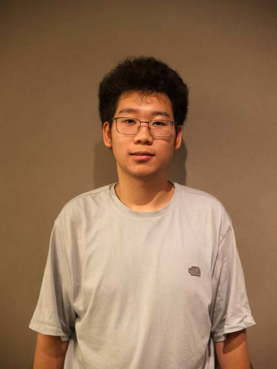 陈镇男个人肖像